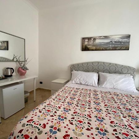 Falu Napoli Centro Camera Con Cucina E Bagno Privato Nápoles Exterior foto