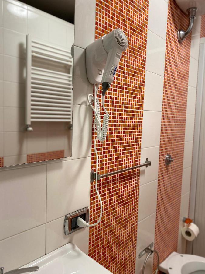 Falu Napoli Centro Camera Con Cucina E Bagno Privato Nápoles Exterior foto