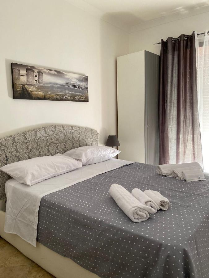 Falu Napoli Centro Camera Con Cucina E Bagno Privato Nápoles Exterior foto